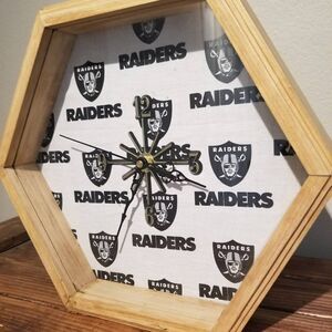 LAS VEGAS RAIDERS CLOCK MAN CAVE SPORTS BAR